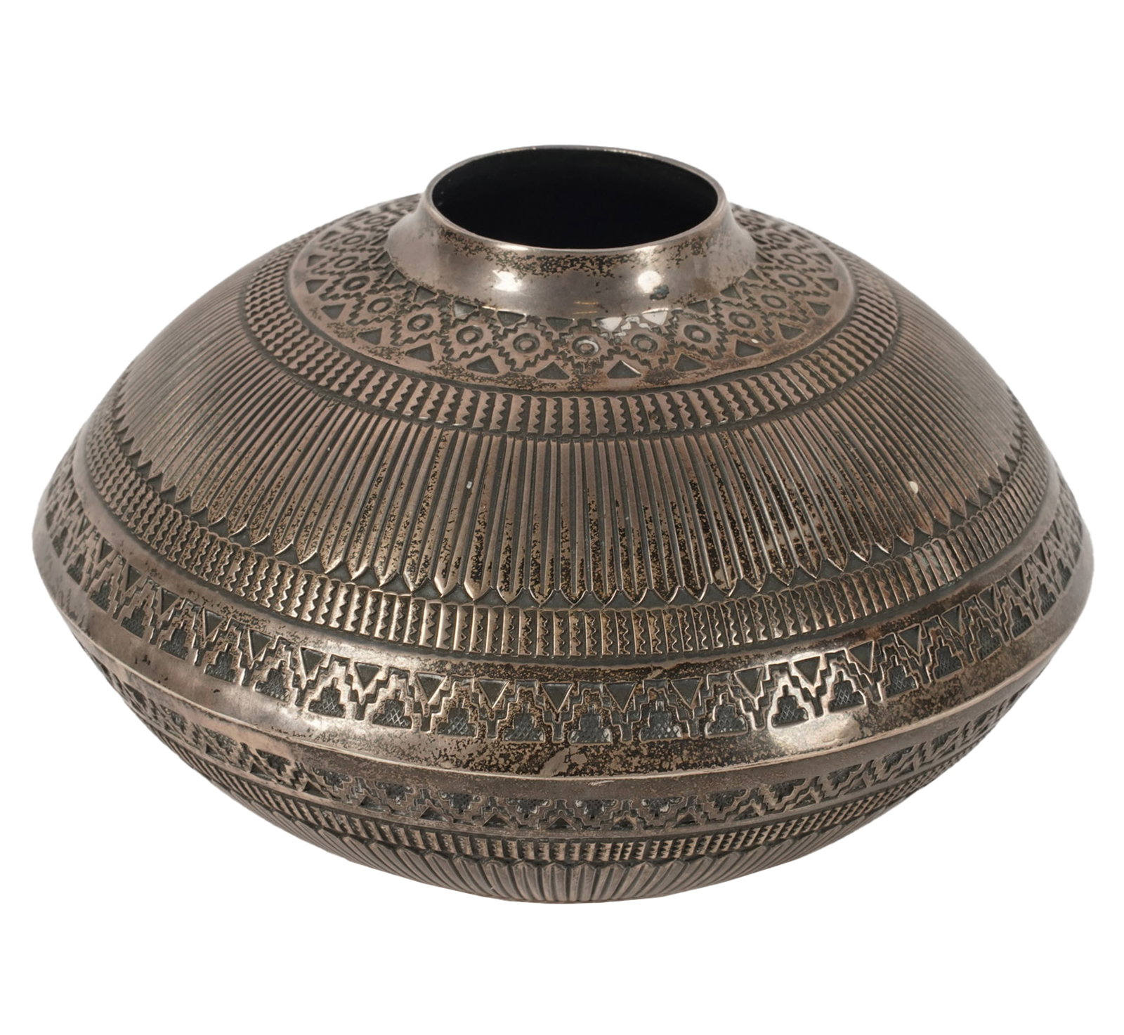 Sunshine Reeves Sterling Silver Vase: measuring 3-1/2 inches tall by 5-1/2 inches wide, weighing 433.1 grams;