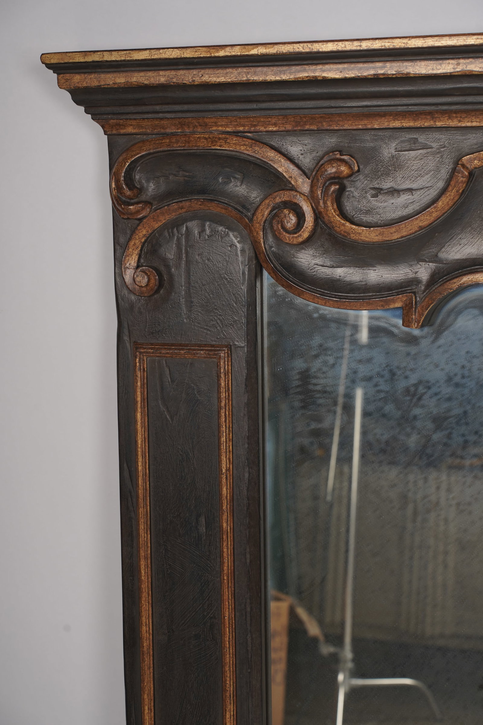 Baroque-Style Wall Mirror - 12