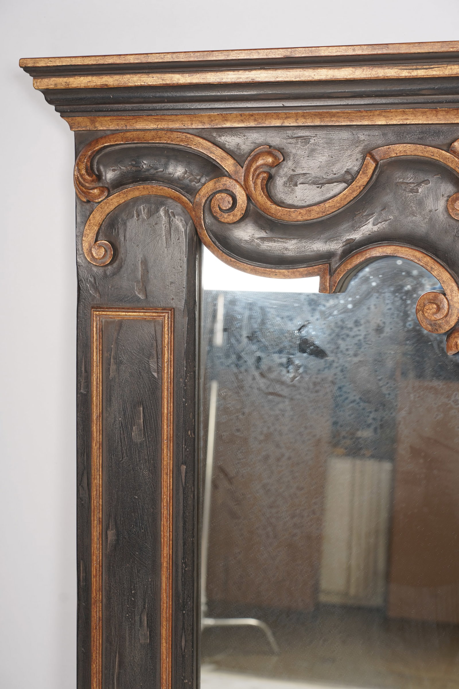 Baroque-Style Wall Mirror - 5