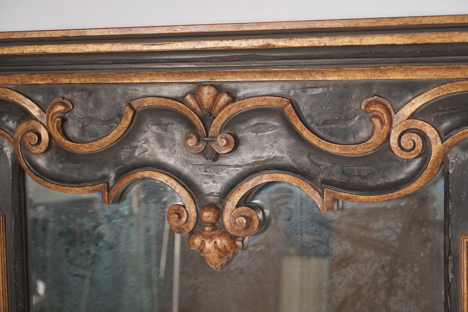 Baroque-Style Wall Mirror - 7