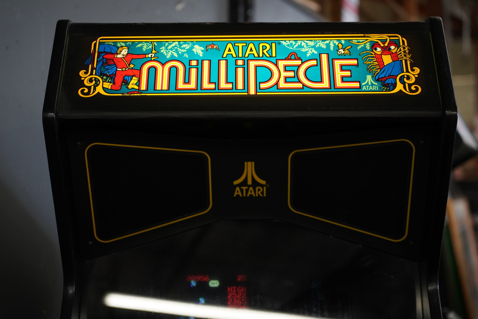 Vintage Atari Milliede Arcade - 2