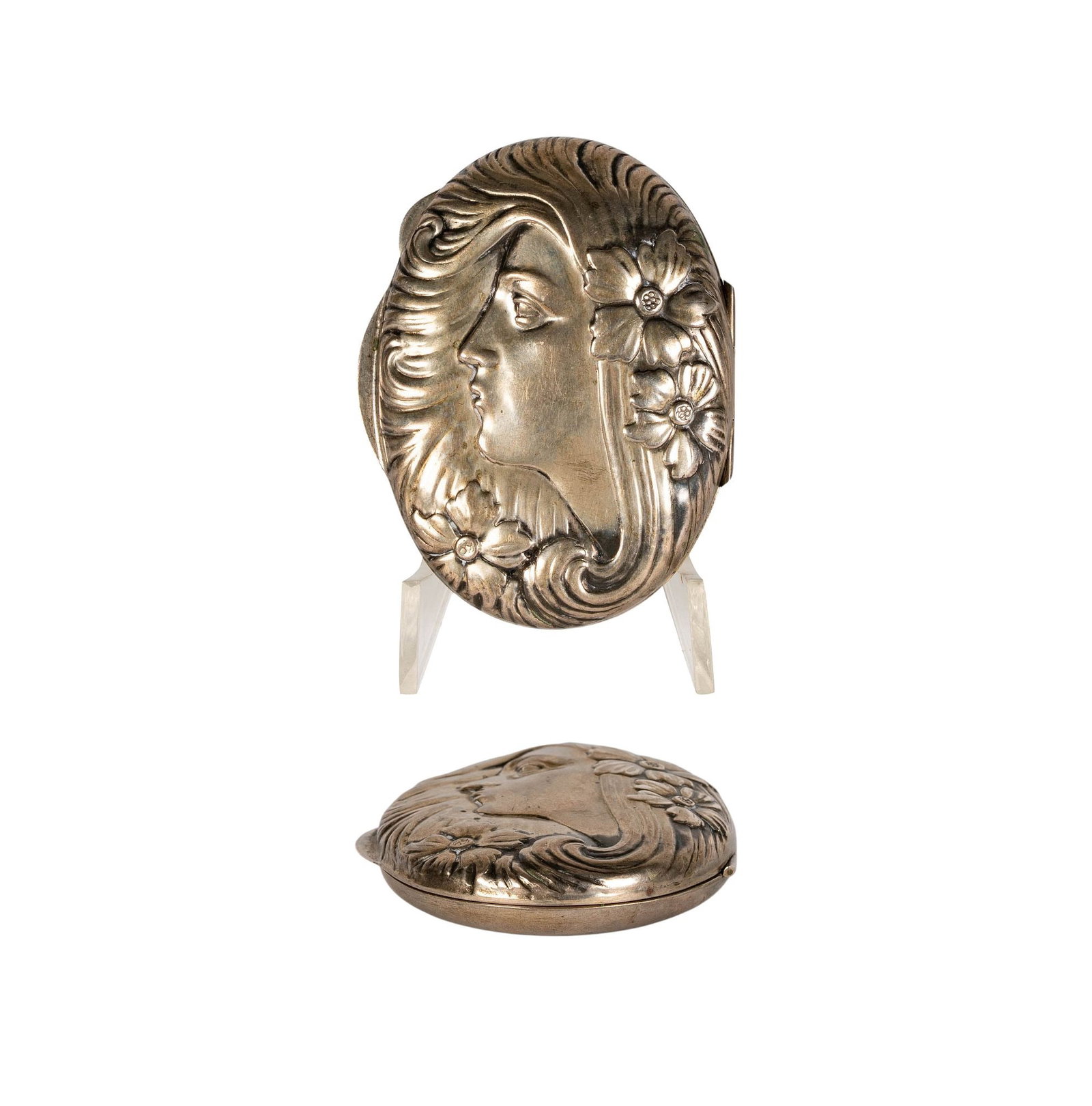 Art Nouveau.800 Silver Compact: marked to underside, 3 x 2 1/2 in.
