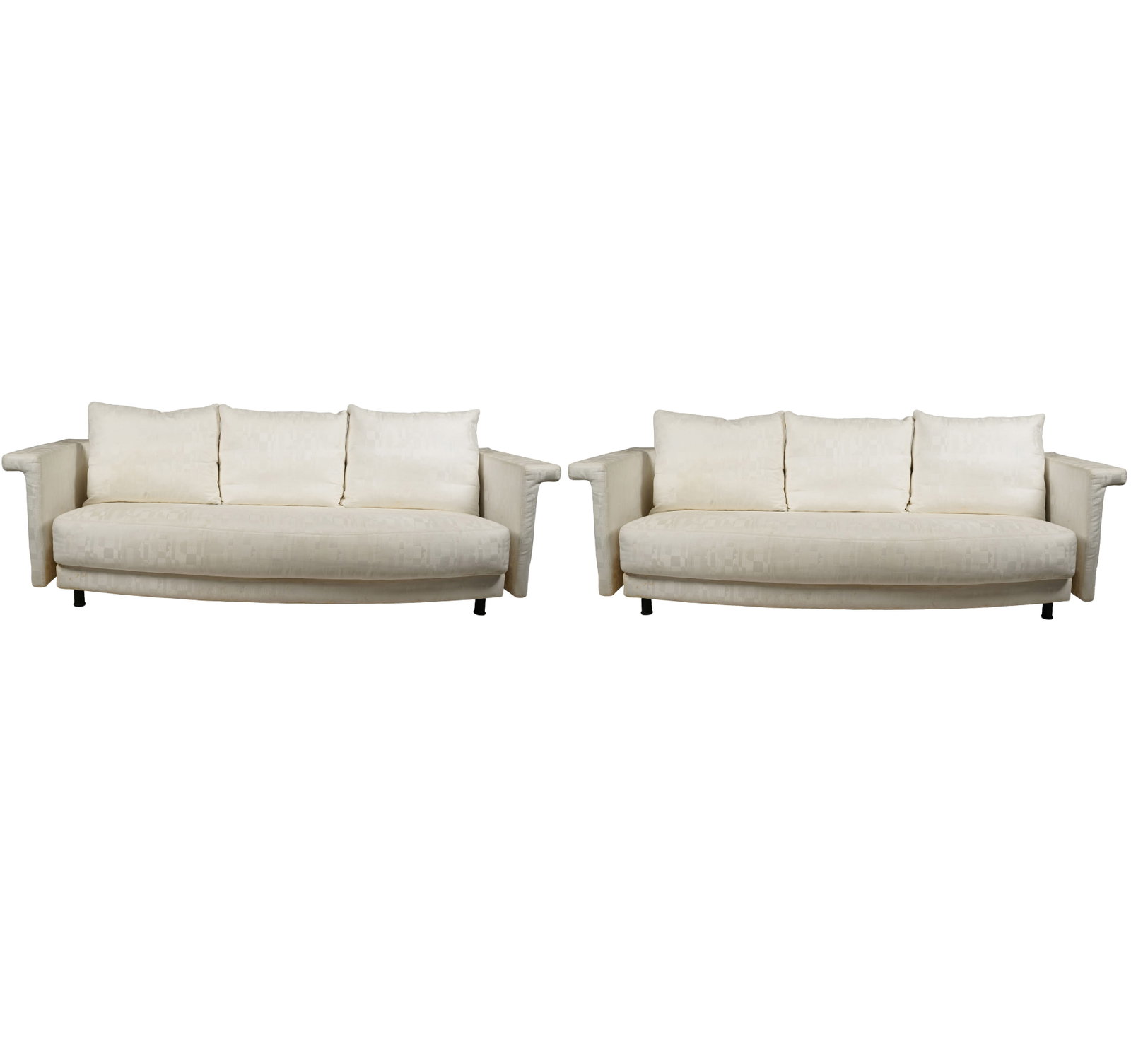 Pair of Minotti White Upholstered Sofas: 24 1/2 x 85 x 32 in., seat height: 16 in.