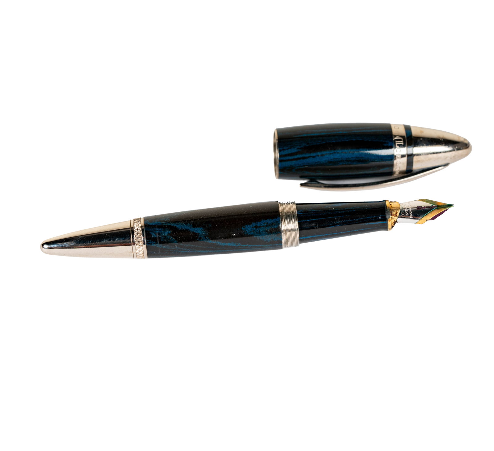 Underwood London Picadilly Ebonite Fountain Pen: Underwood London Picadilly Ebonite Fountain Pen navy/black with 18KT nib 5 1/8 in. (13 cm.) Dimensions: 5 1/8 in. (13 cm.)