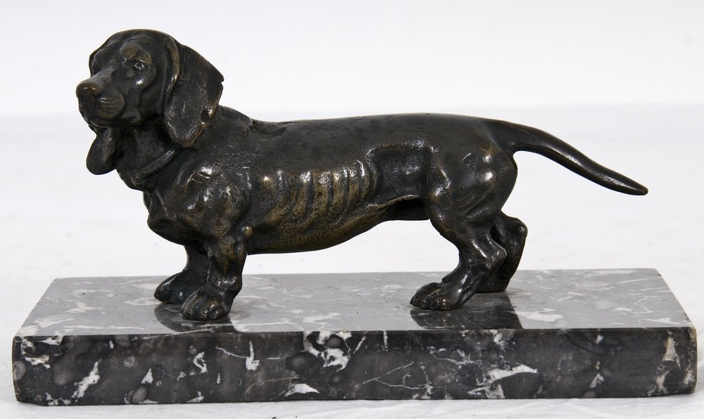 BRONZE MODEL OF A DASCHUND: on a gray marble base Provenance: Estate of David Copley, La Jolla 7 total inches long