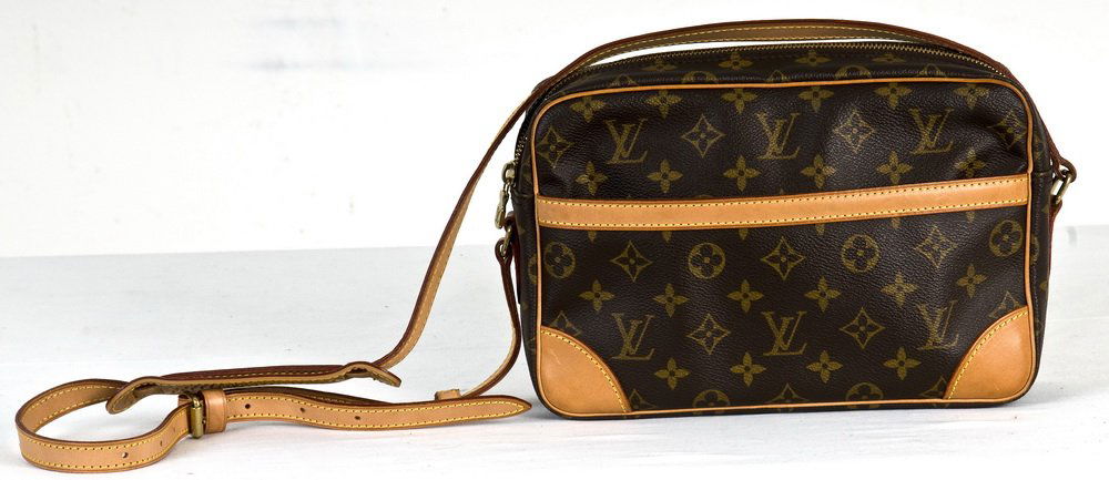 LOUIS VUITTON HANDBAG: classic signature brown and beige leather; shoulder strap; exterior pocket; inside zipper pocket 10 inches wide; 2 1/2 inches deep; 7 inches high