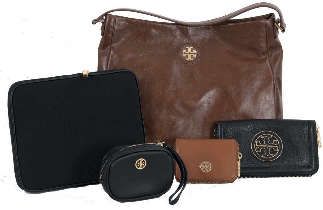FIVE ASSORTED TORY BURCH HANDBAG AND WALLETS: Tobacco brown leather shoulder bag, cloth e-tablet holder, black "Robinson" wristlet purse, brown "Robinson" coin purse, and black "Amanda" zip-around wallet