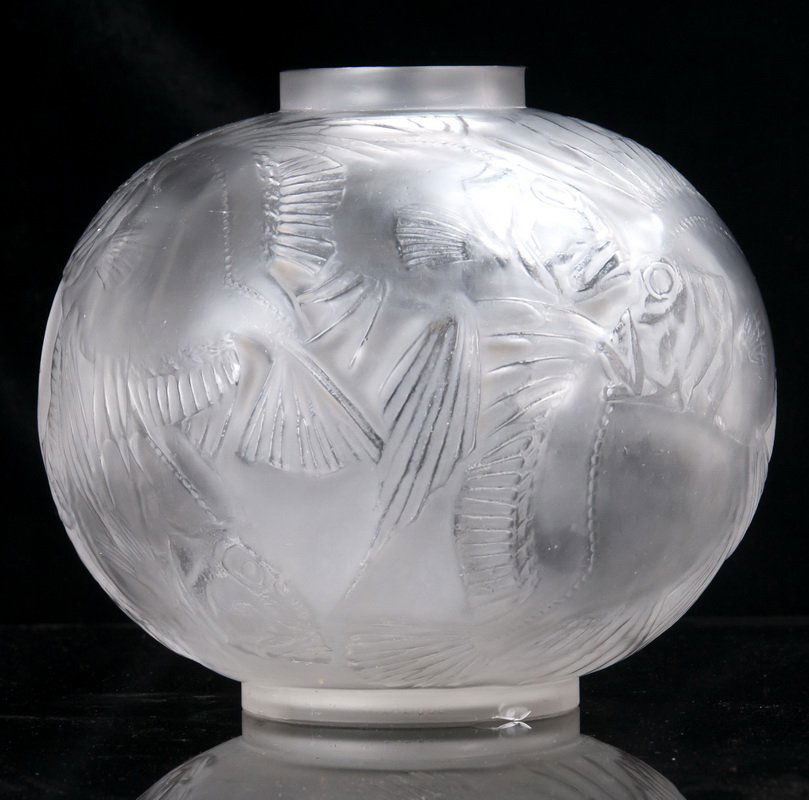 LALIQUE MOLDED GLASS VASE (1 of 7)