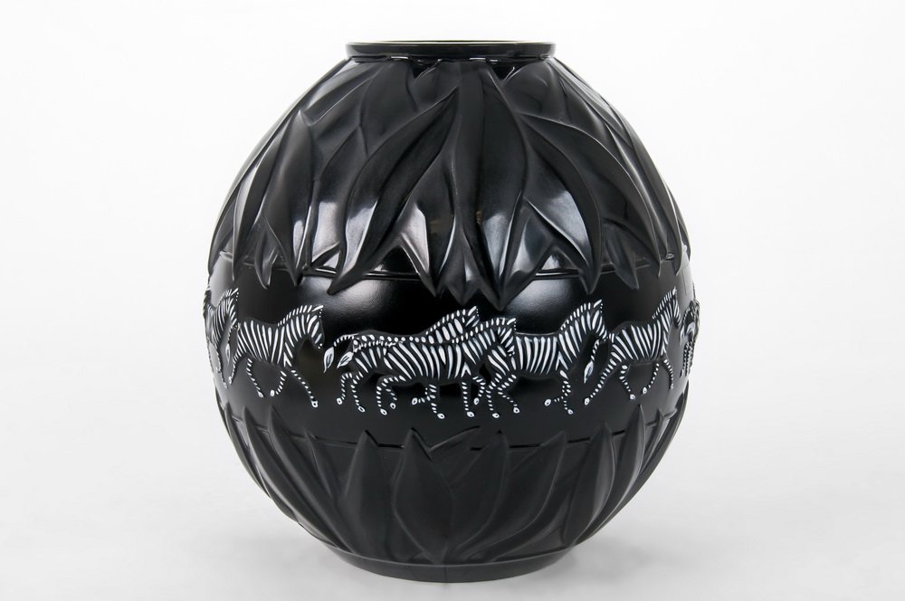 LALIQUE "TANZANIA" BLACK MOLDED GLASS VASE (1 of 7)