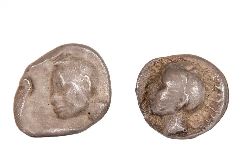 ROBERT GRAHAM: TWO ASSORTED COMMEMORATIVE COINS: bronze commemorating The Franklin Delano Roosevelt Memorial, Washington DC Provenance: a gift from the artist the largest: 1 1/8 inches wide