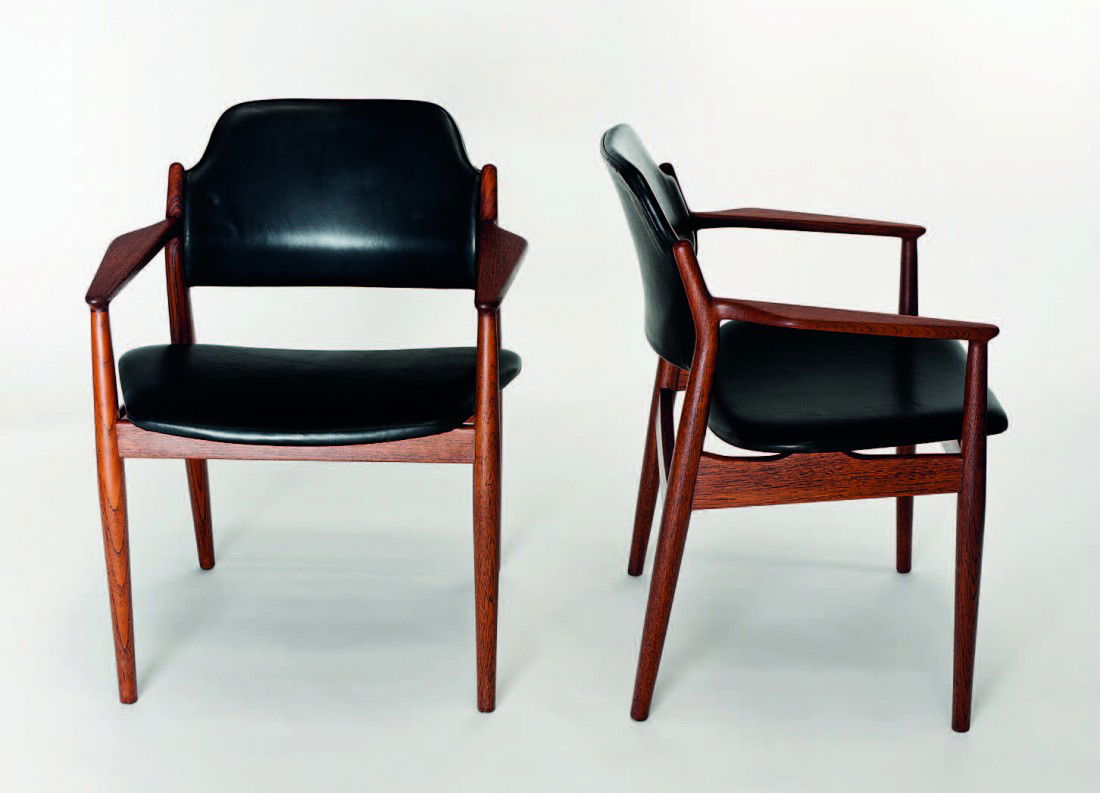 Arne Vodder: Pair of Danish teak armchairs, model 62A designed in 1961 for Sibast Mobler, Denmark. Original black leather upholstery. Each chair with makers' label
