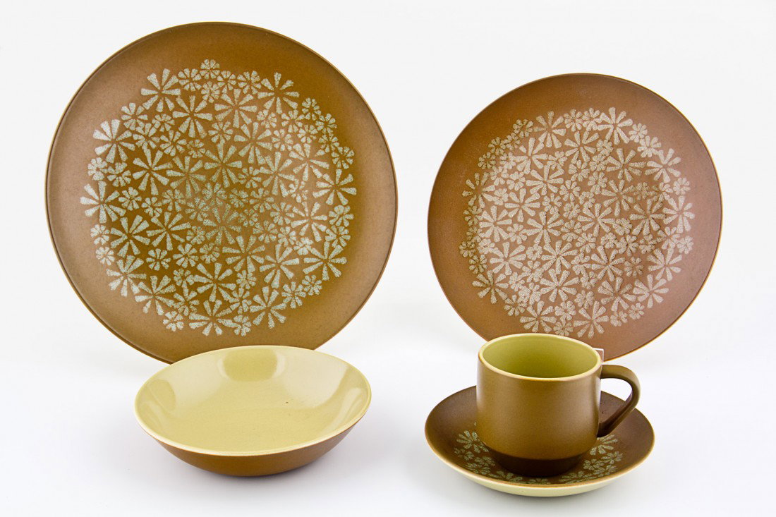 Dorothy Thorpe and Mark Cleverly: PAT.486 Palm Springs Dinner Set, for Crown Lynn Potteries, New Zealand 24 piece dinner set, 4 Large plates, 4 side plate, 4 bread plates, 4 bowls, 4 saucer, 4 cups.