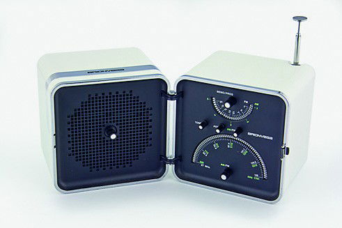 Richard Sapper & Marco Zanuso: TS 522 Radio, for Brionvega Italy, 2001. The TS 522 is a modern re issue of the “Radio Cubo” cube radio TS-502. The radio is a cult design and a 60s icon object, a part of the permanent collection