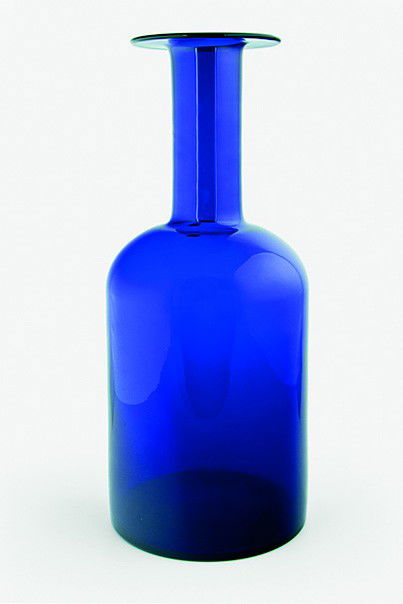Otto Bauer: Gluvase, for Holmegaard, Denmark 1960s. Over-sized, rare cobalt bottle vase with original label to shoulder. Height: 495mm