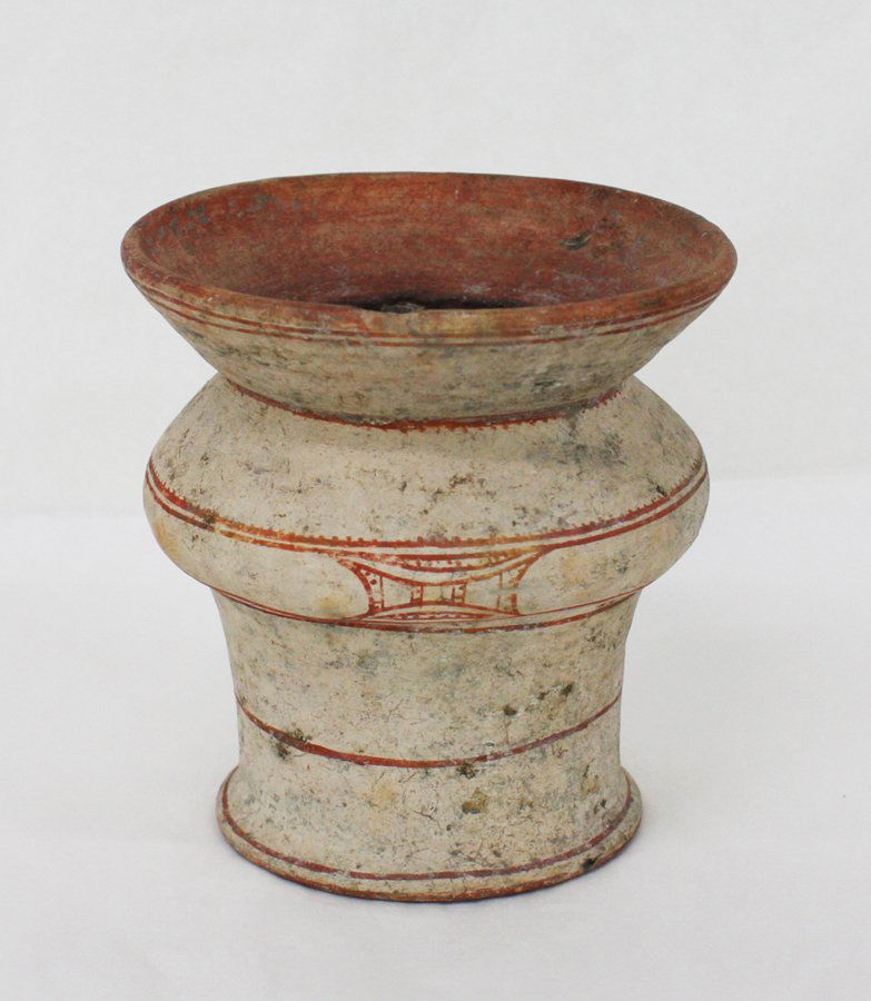 Thai Ban Chiang red painted pottery vase: Circa 600BC. The results of the Faculty of Science of the Department of Physics of the Australian National University thermoluminescence test no. G047 dated 18th March 1981 are consistent with the dat