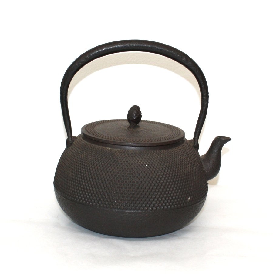 Japanese cast iron kettle (tetsubin): Meiji period (1868 – 1911)