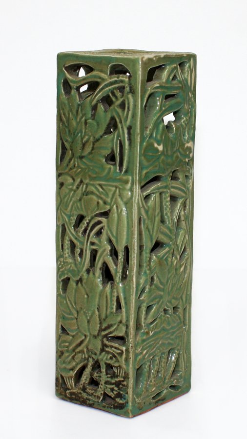 Ming style celadon incense burner: H. 160mm