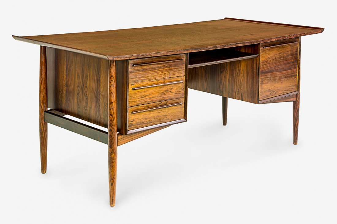 Arne Vodder: Rosewood desk, with four drawers raised on tapering cylindrical legs. W.1650mm D.800mm