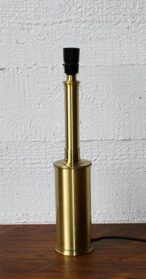 Gunnar Biilmann-Petersen for Le Klint: Brass telescopic table lamp, model 344. Circa 1961