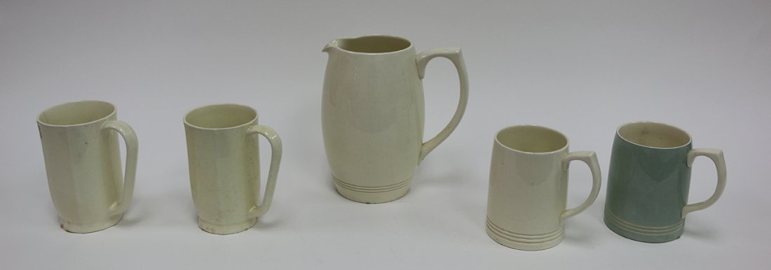 Keith Murray for Wedgwood: Water jug, together with four mugs (two mugs faulted)