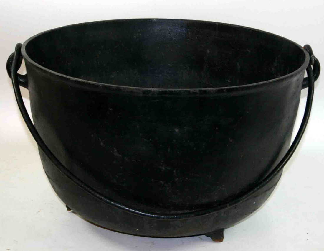 270 Cast Iron Butcher Kettle, Large Kettle Body, Thre