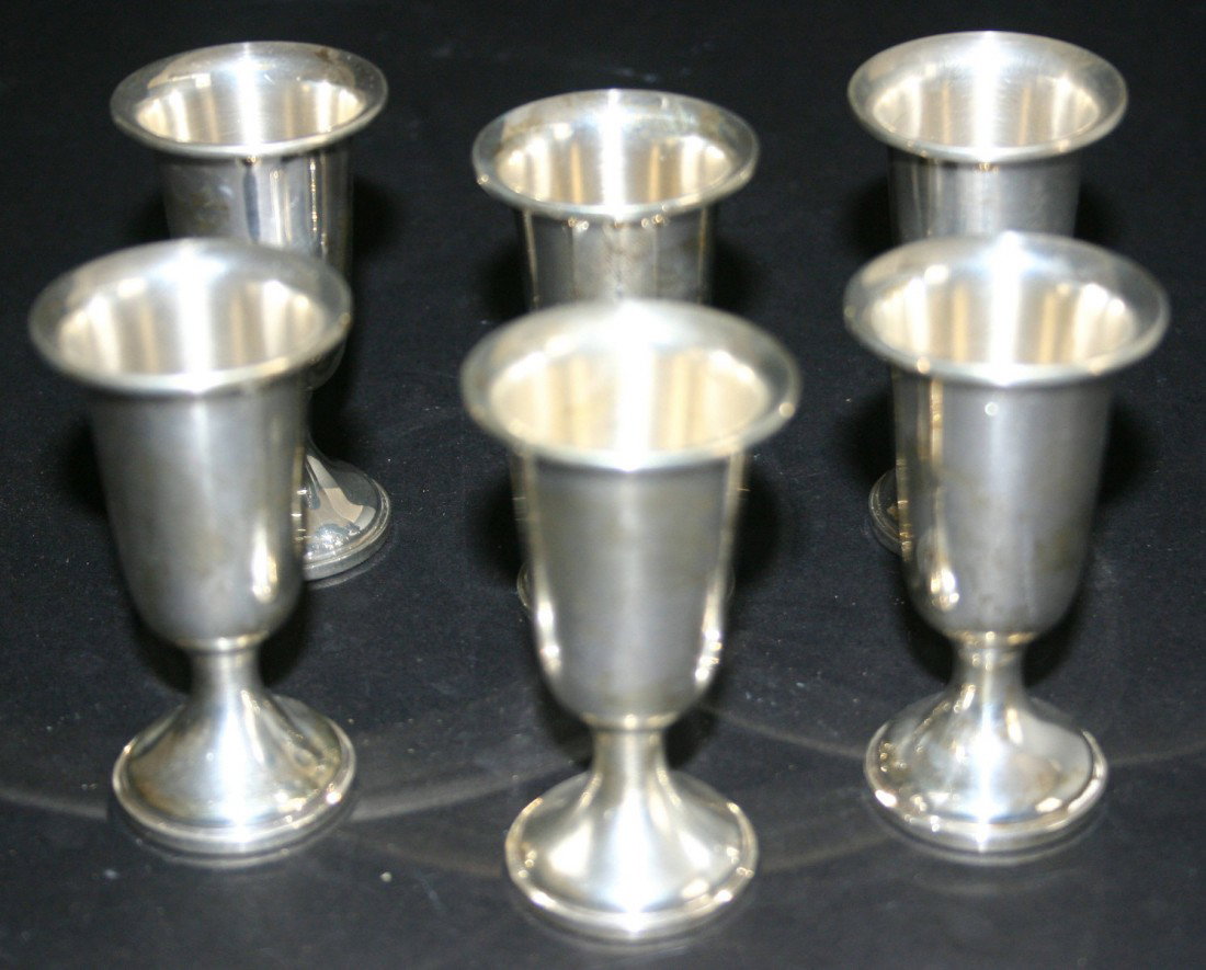 Six (6) Towle sterling weighted cordials. 3"H. 17.: Six (6) Towle sterling weighted cordials. 3"H. 17.2 grams.