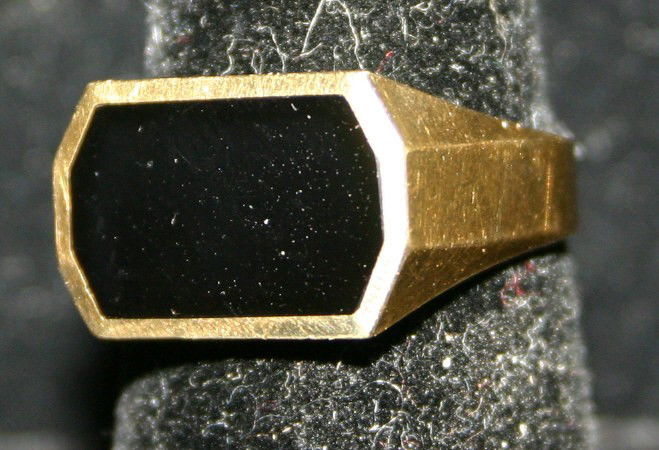 Vintage black onyx 14k ring. Size 9.: Vintage black onyx 14k ring. Size 9.