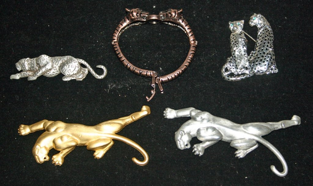 Five (5) Pcs, Cheetha Pin, 2 JJ Panther Pins, Leopard: Five (5) Pcs, Cheetha Pin, 2 JJ Panther Pins, Leopard Pin, Panther Bracelet.