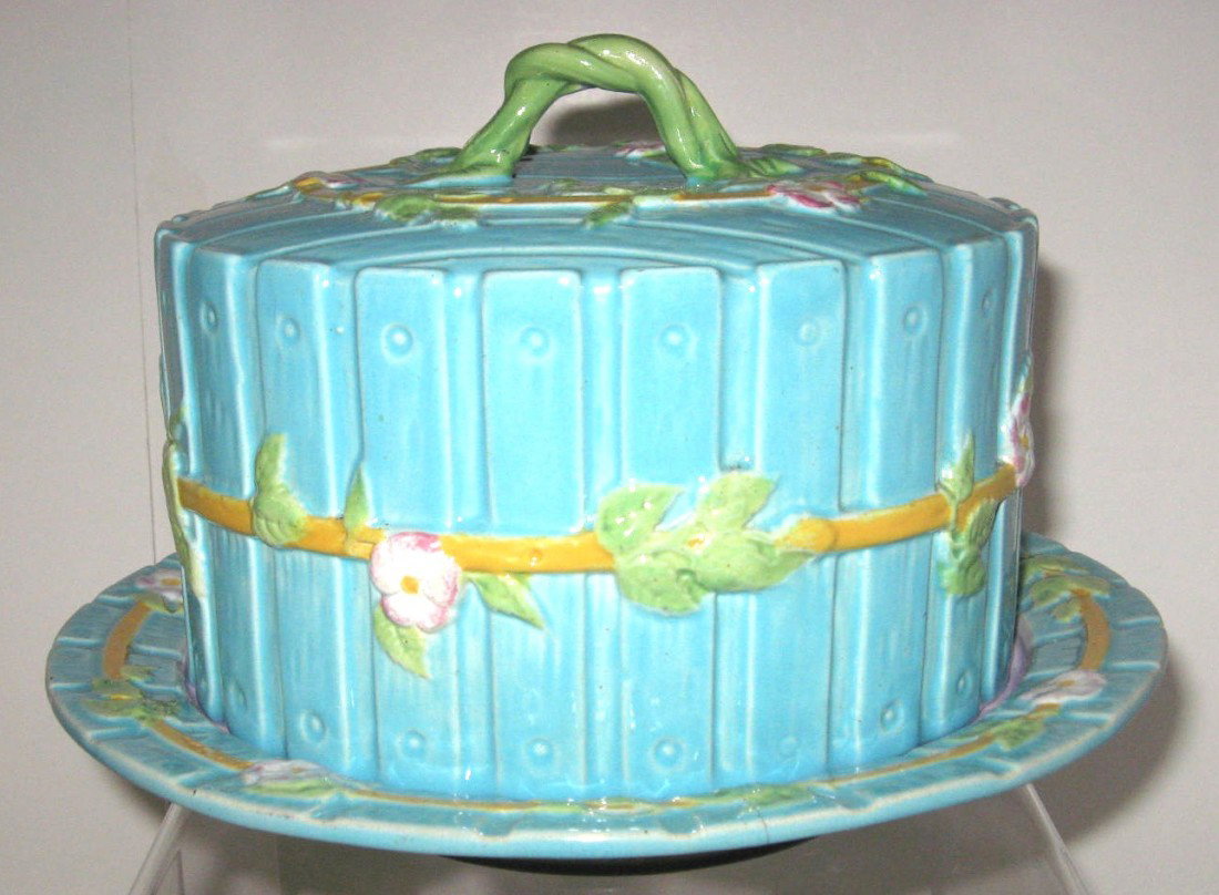George Jones Majolica cheese dome,: large turquoise porcelain cheese dish in the picket fence pattern, 10" wide. Condition: 2" tight hairline to base see pictures.