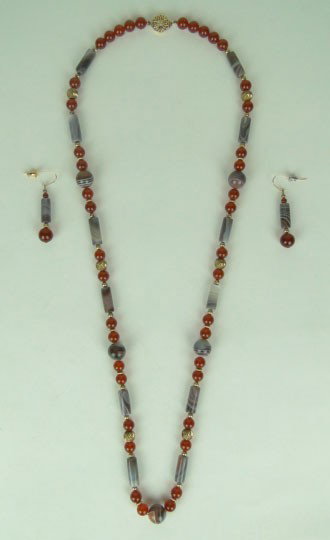 CARNELIAN NECKLACE AND EARRING SUITE MONET: CARNELIAN NECKLACE AND EARRING SUITE MONET with Metal Accent Marked Monet,28" SHIPPING U.S TO BE $20. PLUS INSURANCE