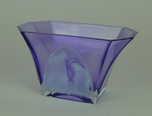 VINTAGE MOSER ALEXANDRITE VASE: VINTAGE MOSER ALEXANDRITE VASE Etched with the Holy Family Aproximatly 8 Inches Across and 5 Inches Tall Excellent Condition, SHIPPING U.S TO BE $30 PLUS INS
