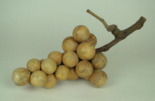 VINTAGE ITALIAN CARRARA MARBLE GRAPE DISPLAY: VINTAGE ITALIAN CARRARA MARBLE GRAPE DISPLAY Long Large Cluster of Grapes Mounted on Antique Tree Wood Circa 1950's Approximately 18 Inches Excellent condition, WE WILL NOT SHIP THIS ITEM, CAN REFER L