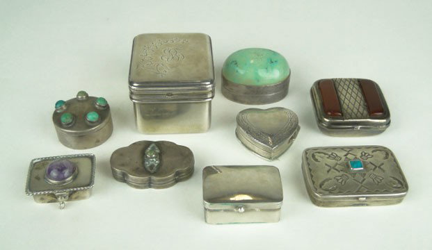 9 VINTAGE STERLING & CLOISONNÉ PILL BOXES: 9 VINTAGE STERLING & CLOISONNÉ PILL BOXES Most Hallmarked some Gem Stones Turquoise Jade Carnelian Cabochon Amethyst Some Sterling Some Silver Plate Good Condition, SHIPPING U.S. TO BE $30 PLUS INS