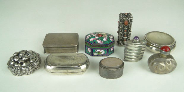 9 VINTAGE STERLING & CLOISONNÉ PILL BOXES: 9 VINTAGE STERLING & CLOISONNÉ PILL BOXES Most Hallmarked Snuff Bottles Lipstick Holder some Gemstones Pink Jade Carnellian Some Sterling Some Silver Plate Good Condition, SHIPPING U.S. TO BE $30 PLU