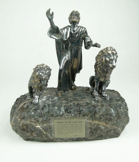 YAACOV HELLER STERLING DANIEL IN THE LIONS DEN: YAACOV HELLER STERLING DANIEL IN THE LIONS DEN Mounted on Granite Sterling Silver Overlay Figurine Standing Approximately 6 Inches Tall Base 2 Inch Tall 7 Inches Wide Very Good Condition, SHIPPING U.S