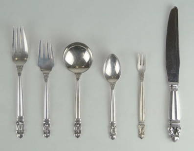 GEORG JENSEN STERLING SILVER ACORN FLATWARE SET: GEORG JENSEN STERLING SILVER ACORN FLATWARE SET Consisting of 84pcs 12 Large Knives, 12 Dinner Forks, 12 Salad Forks, 12 Sea Food Forks, 12 Soup Spoons, 24 Teaspoons, SHIPPING NO BOX $65 PLUS INS