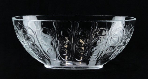 VINTAGE BACCARAT INTAGLIO CUT CENTER BOWL: VINTAGE BACCARAT INTAGLIO CUT CENTER BOWL Measures Approximately 9-3/4 Inches long 4 Inches Tall Excellent Condition some light surface scratching to bottom of bowl, SHIPPING $45 PLUS INS