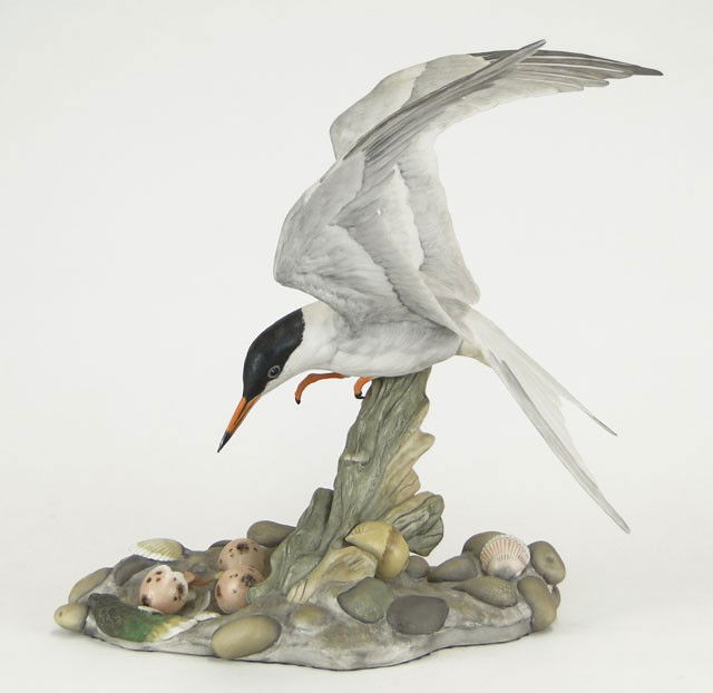 1968 BOEHM PORCELAIN FIGURINE COMMON TERN: 1968 BOEHM PORCELAIN FIGURINE COMMON TERN 1968 Edward Marshall Boehm Limited Edition of 500 Porcelain Figural Group "Common Tern" #497-H. Signed Boehm (Logo) Limited Edition. Numbered 497-H, Sterna hi