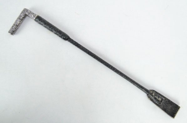 VINTAGE STERLING SILVER & LEATHER RIDING CROP: VINTAGE STERLING SILVER & LEATHER RIDING CROP Handle Signed Sterling Silver Measures Approximately 16 Inches Long, SHIPPING $30 PLUS INS