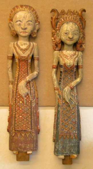 2 VINTAGE LIFE SIZE THAILAND WOOD STATUES: 2 VINTAGE LIFE SIZE THAILAND WOOD STATUES Carved of Wood Mid Century Each Hand Painted Dressed in Ethnic Garb Each Statue Stands Approximately 51 Inches Tall comes with Hood for hanging Rubbing & Pain