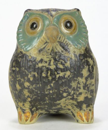 LLADRO PORCELAIN FIGURINE "THE LITTLE EAGLE OWL": LLADRO PORCELAIN FIGURINE "THE LITTLE EAGLE OWL" Number 2020 Measures Approximately 6-1/4 Inches tall Retired in 1985 with a High Auction Value $750 Very Good Condition.SHIPPING $35 PLUS INS