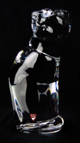 LARGE ORREFORS SWEEDEN CRYSTAL CAT FIGURINE: LARGE ORREFORS SWEDEN CRYSTAL CAT FIGURINE Measures Approximately 9 Inches Tall, SHIPPING $45 PLUS INS