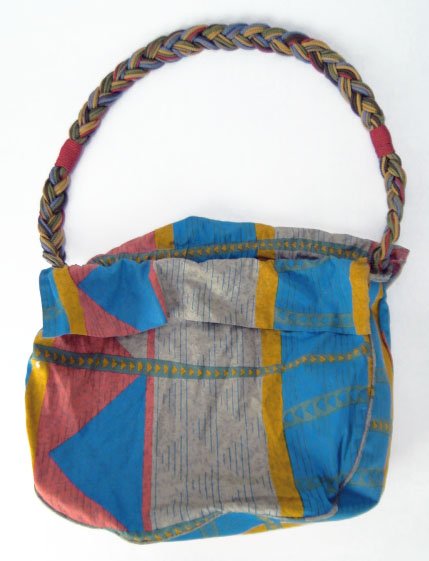 BOTTEGA VENETA MULTI COLORED HOBO BAG: BOTTEGA VENETA MULTI COLORED HOBO BAG Measureless Approximately 11 Inches Across SHIPPING TO BE $25 PLUS INSURANCE