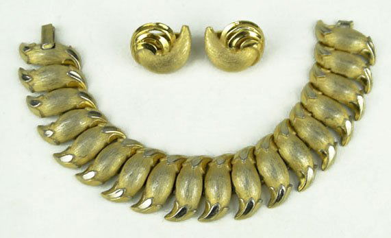 VINTAGE TRIFARI COSTUME GOLD TONE BRACELET WITH MA: VINTAGE TRIFARI COSTUME GOLD TONE BRACELET WITH MATCHING EARRINGS 7 Inches Long in a Brush Mat Finish WE WILL SHIP THIS ITEM FOR $25 PLUS INSURANCE