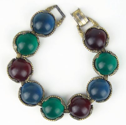 VINTAGE 1950'S MULTI COLOR STONE COSTUME BRACELET: VINTAGE 1950'S MULTI COLOR STONE COSTUME BRACELET Unsigned with Nine Colored Paste Stones Approximately 7 Inches Long WE WILL SHIP THIS ITEM FOR $25 PLUS INSURANCE