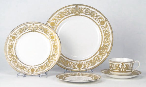 SERVICE OF TWELVE ROYAL WORCESTER HYDE HARP: SERVICE OF TWELVE ROYAL WORCESTER HYDE HARP Twelve Dinner Plates 10 1/2 Inches Diameter Twelve Salad Plates 8 Inches Diameter Twelve Bread Plates 6 Inches Diameter Twelve Saucers 5 3/4 Inches Diameter