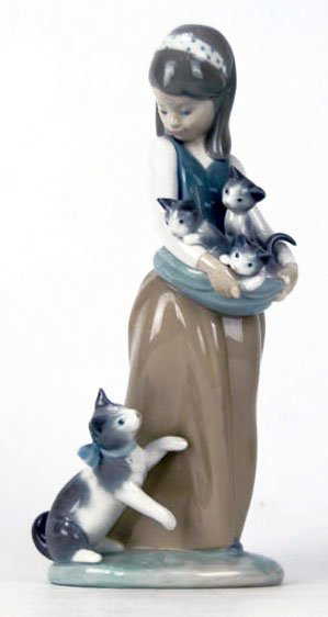 LLADRO GIRL WITH CATS #1309 NO BOX