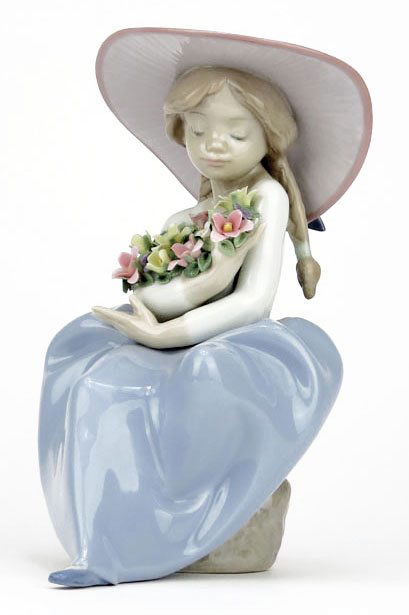 LLADRO "FRAGMENT BOUQUET" #5862: LLADRO "FRAGMENT BOUQUET" #5862 Measures Approximately 8" Tall. Depicting a Girl with Big Hat Holding a Bouquet of Flowers WE WILL NOT SHIP THIS ITEM BUT CAN RECOMMEND A SHIPPER FOR YOU