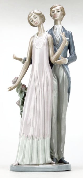 LLADRO "HIGH SOCIETY" #1430: LLADRO "HIGH SOCIETY" #1430 Measures Approximately 14-1/4" Tall. Retired in 1993. High Auction Price $750. Please Note: Missing Top Hat WE WILL NOT SHIP THIS ITEM BUT CAN RECOMMEND A SHIPPER FOR YOU