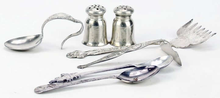 SEVEN PIECES OF ASSORTED STERLING SILVER